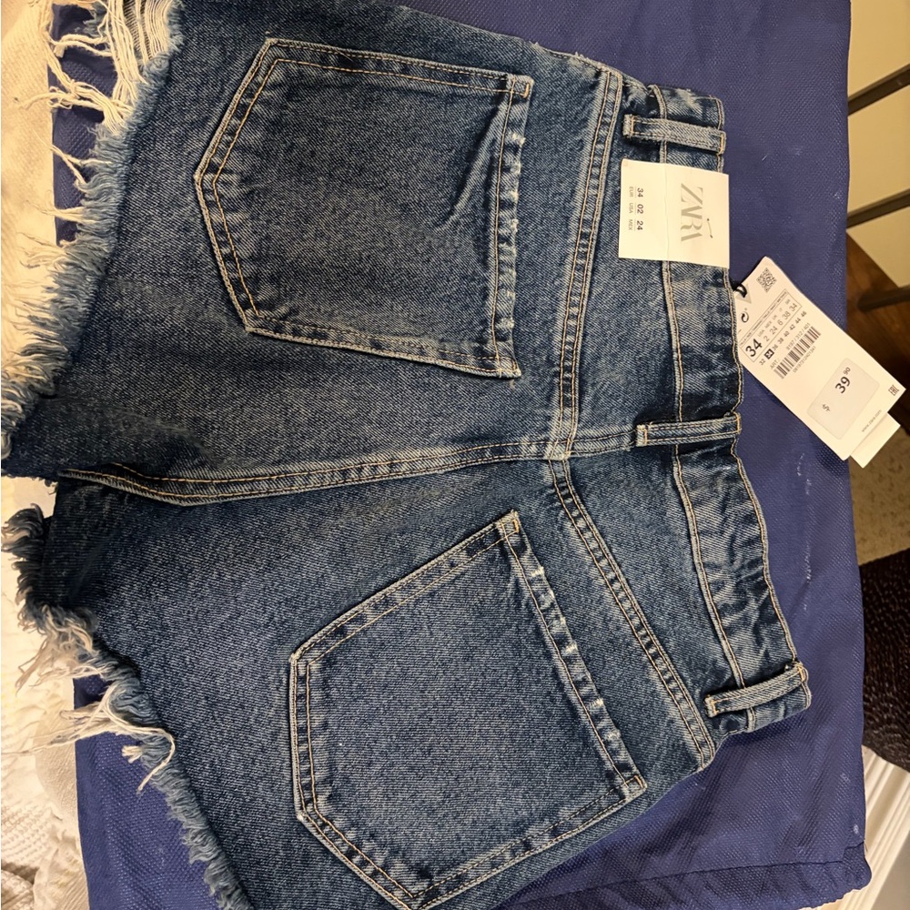 Zara Frayed Hem Blue Jean Shorts - Picture 2 of 2